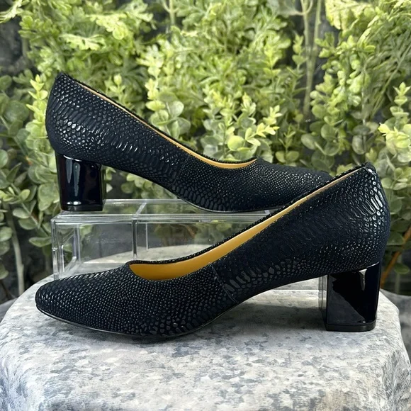 Trotters Black Textured Leather Block Heel Pumps - Picture 5 of 9